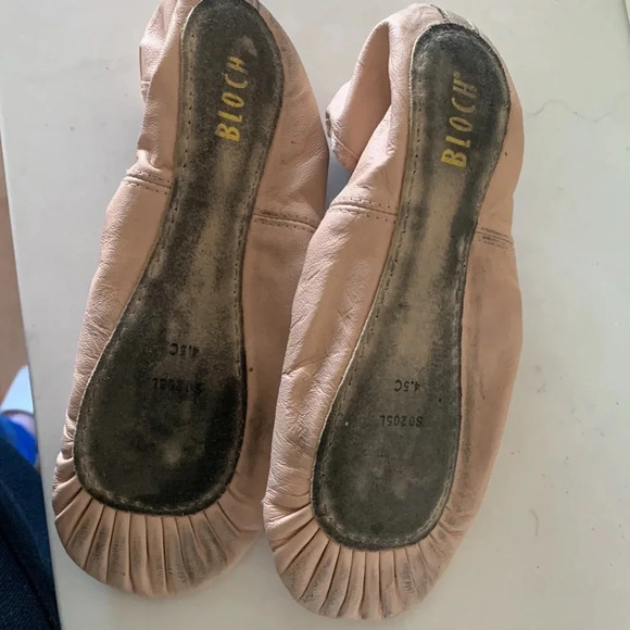 Ladies BLOCH BALLET SLIPPERS size 4.5 C pink worn once excellent condition - Picture 3 of 6